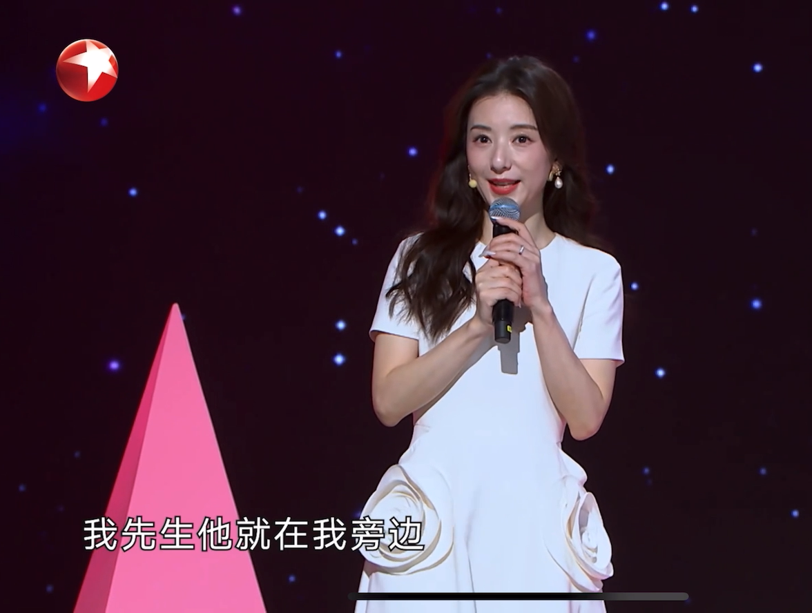 郭富城全家现身马场,俩女儿正面照罕见曝光,像爸爸还是像妈妈?