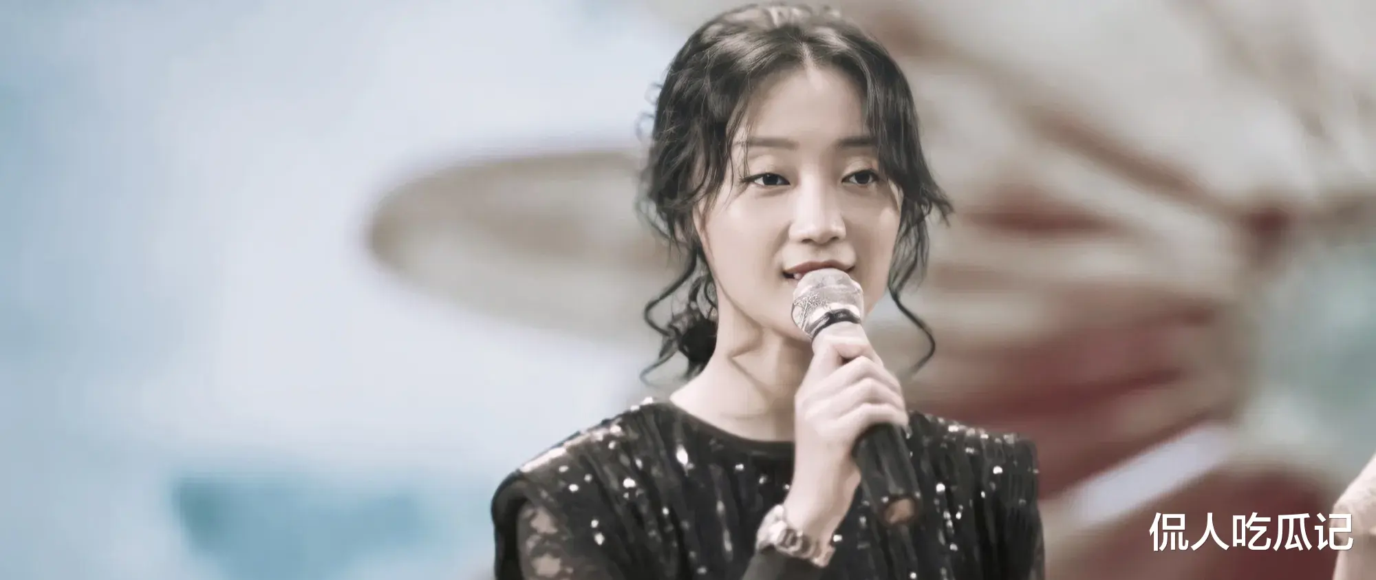 张瑶|张瑶:做歌手被央视捧,做演员被贵人捧,逼婚高富帅,真是个狠人