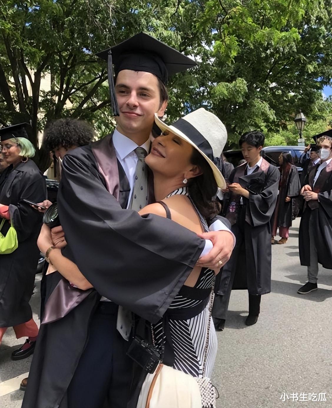 泽塔·琼斯：忍了花心老公23年，一双儿女都没能遗传她的高颜值