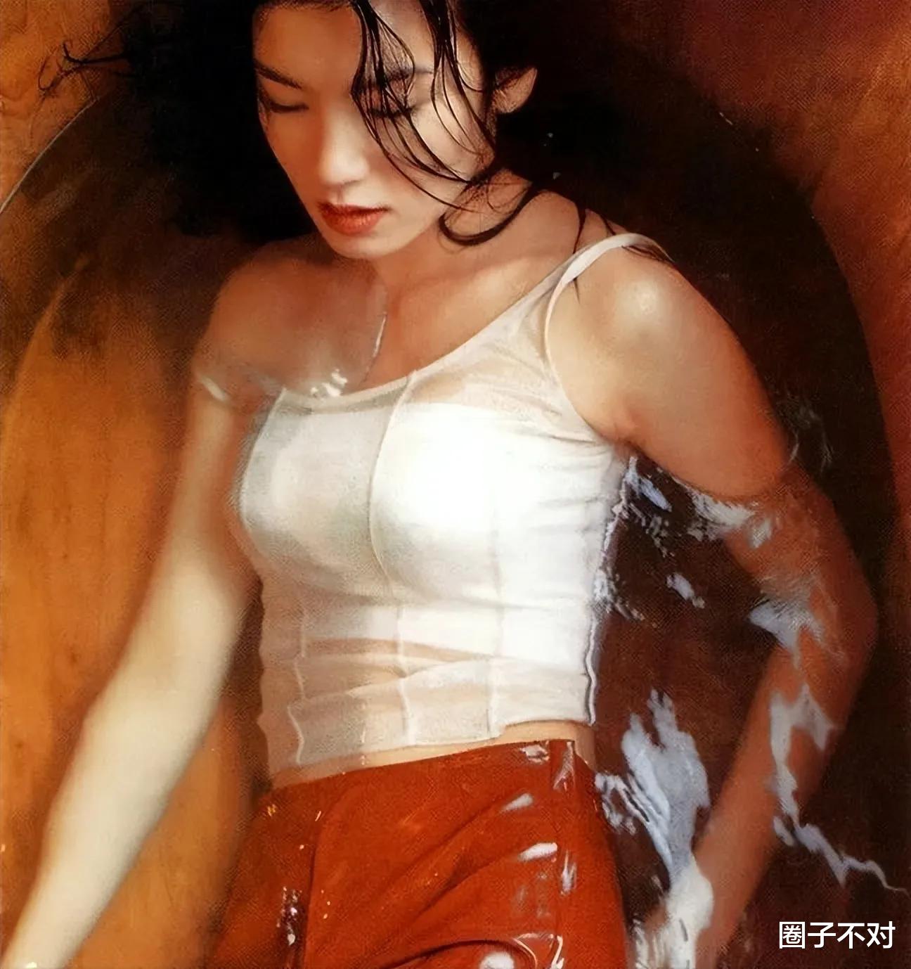 林熙蕾|林熙蕾：性感并不只是前凸后翘，平板身材一样可以成为你的初恋！