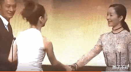 刺激，明星下不来台的尴尬现场，刘亦菲笑容消失，黄渤不愧高情商