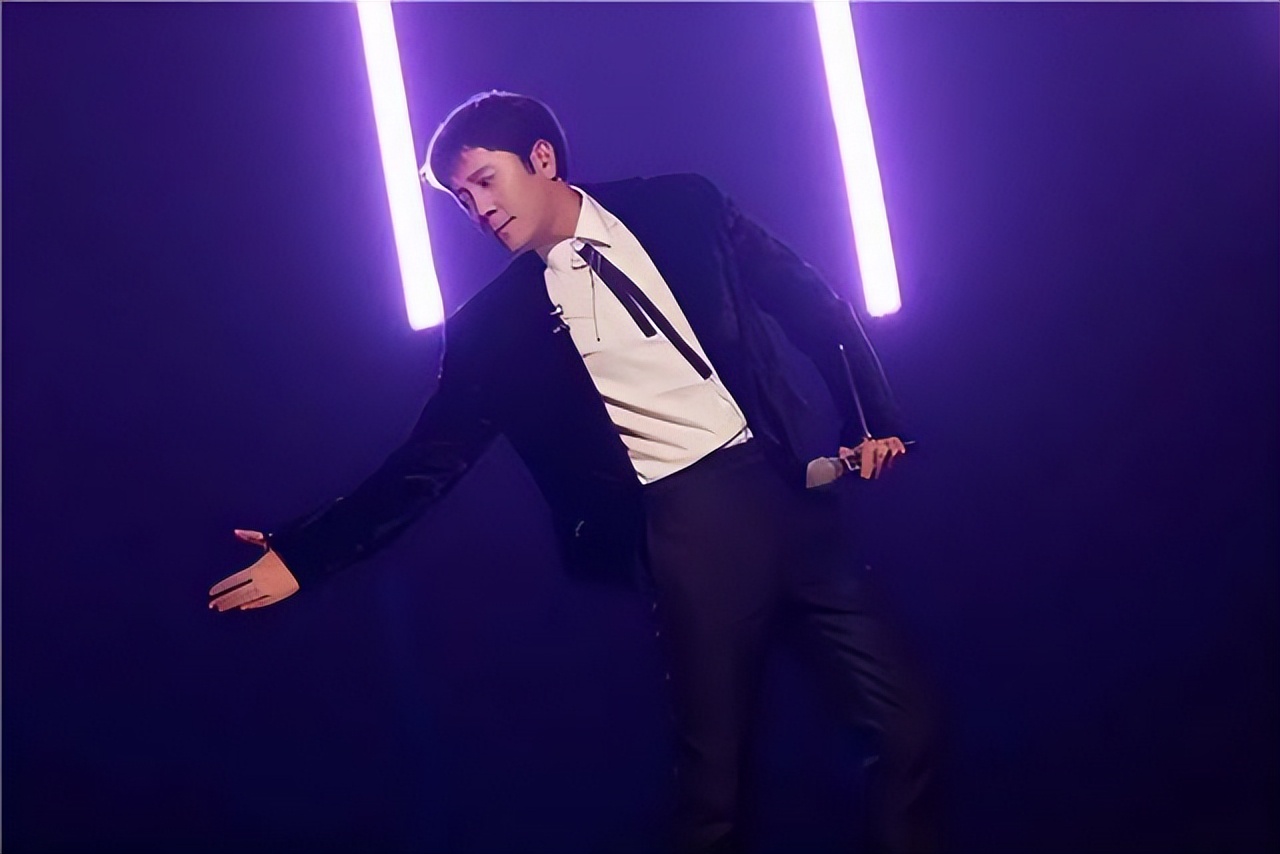 蔡国庆被确诊,躺又躺不平,卷又卷不起!《披哥3》中的不老男神