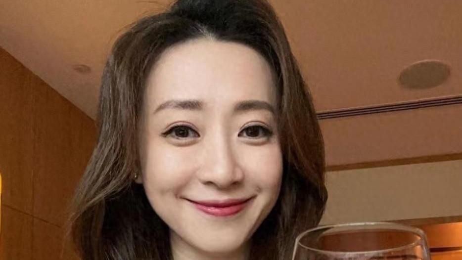 37岁女星庄群施拍戏时猝死！在剧组猛吐酸水，全身发紫倒地身亡