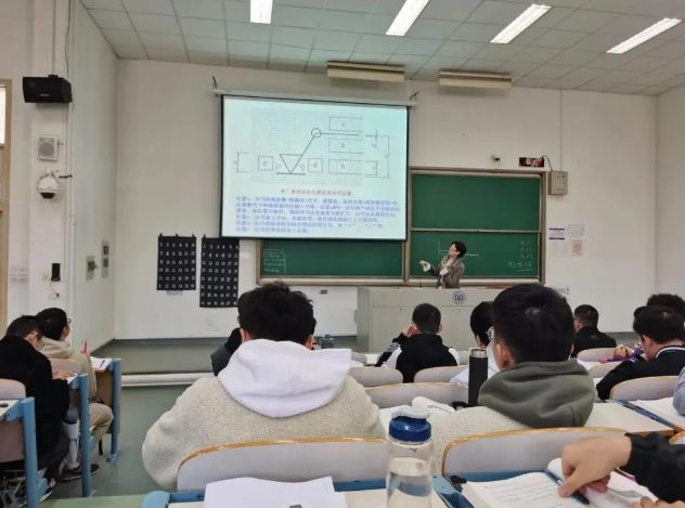 本科生|大专女生求职不满被拒,晒简历求安慰,结果被网友群嘲“普信女”