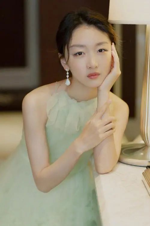 周冬雨怀孕照曝光？刘昊然喜当爹？