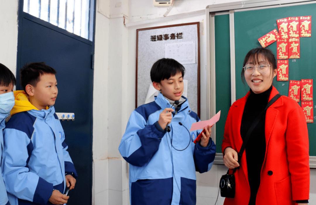 |铁饭碗迎来“新调整”：公务员倒数第3，中小学教师倒数第2