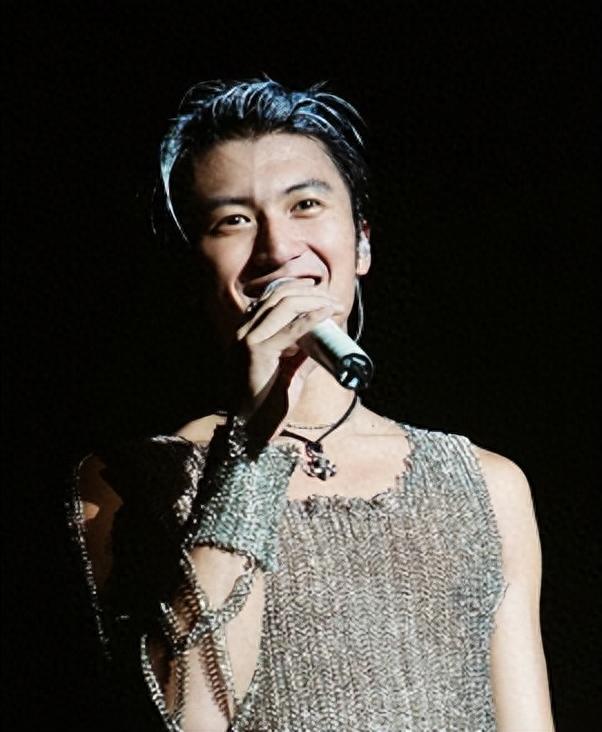 谢霆锋:不可复制的传奇人物, 顶包案助攻周董,与王菲纠缠了23年