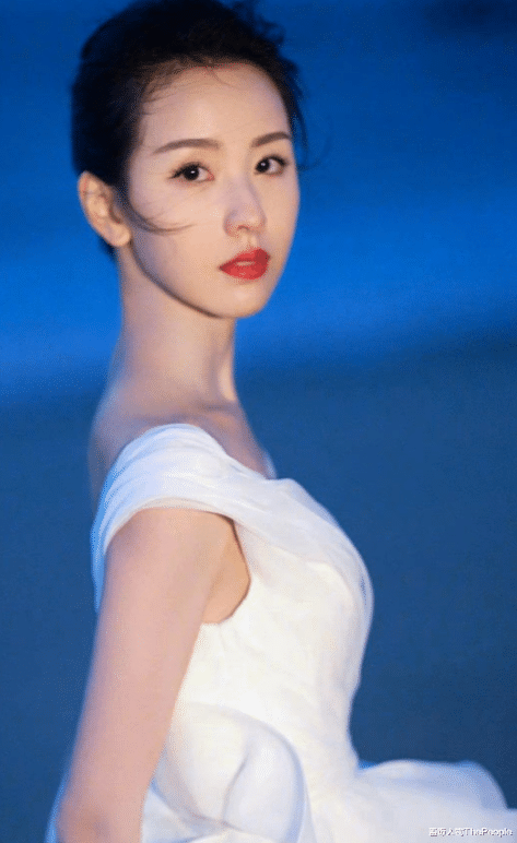 发型 有种整容叫女星换发型,杨颖短发撞脸王子文,陈都灵烫发犹如换头