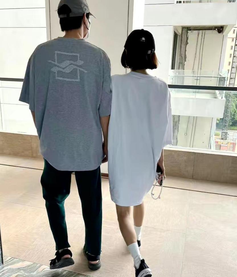 魏大勋|魏大勋秦岚玩特效，女方比心笑容甜蜜，男方秀戒指暴露感情状态