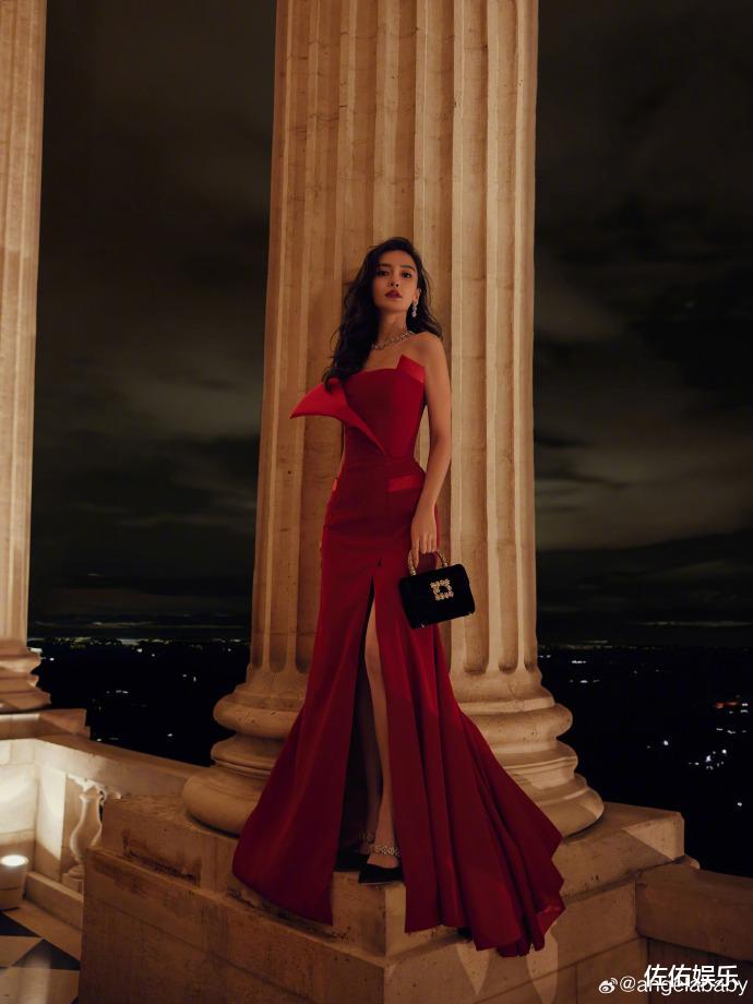 baby化身嫦娥送祝福,仙气飘飘惹人爱,被黄晓明称赞后显孤单