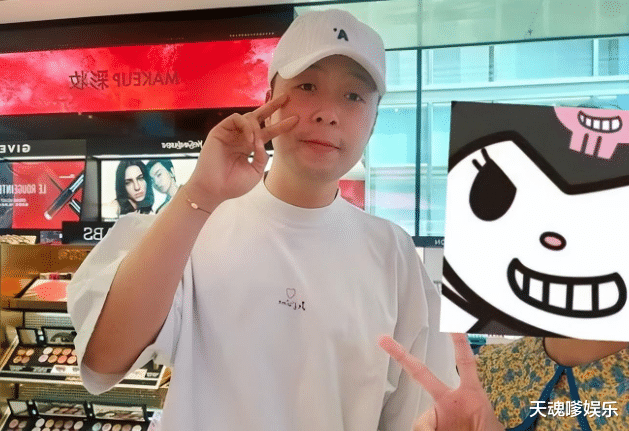 沈梦辰杜海涛甜蜜牵手逛街,男方穿搭遭吐槽,近照拍成了五五分