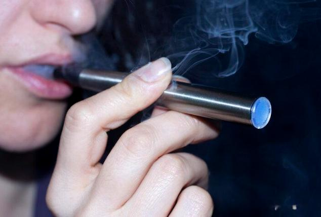 女孩 宝宝出生后“第一抱”很重要，这3种人尽量退后，不是迷信，看看