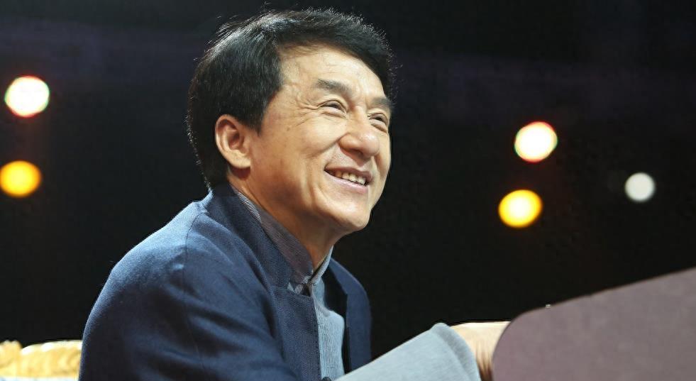 亲生父子终于相认了!成龙与邓丽君后裔终于相认,家业因果尽显!