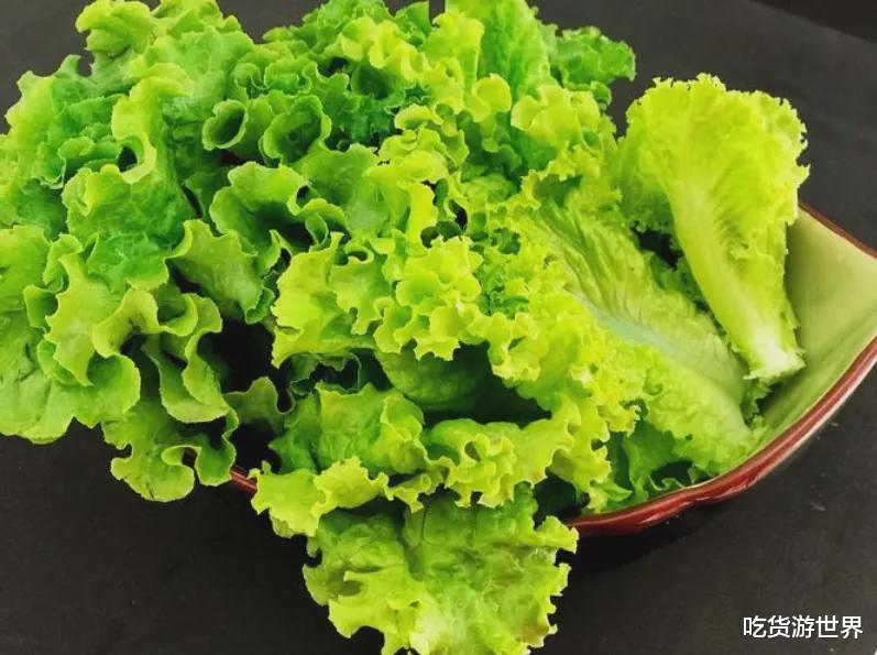 |吃火锅，盘子里为何都要垫几片生菜？店老板：懂的都是内行人
