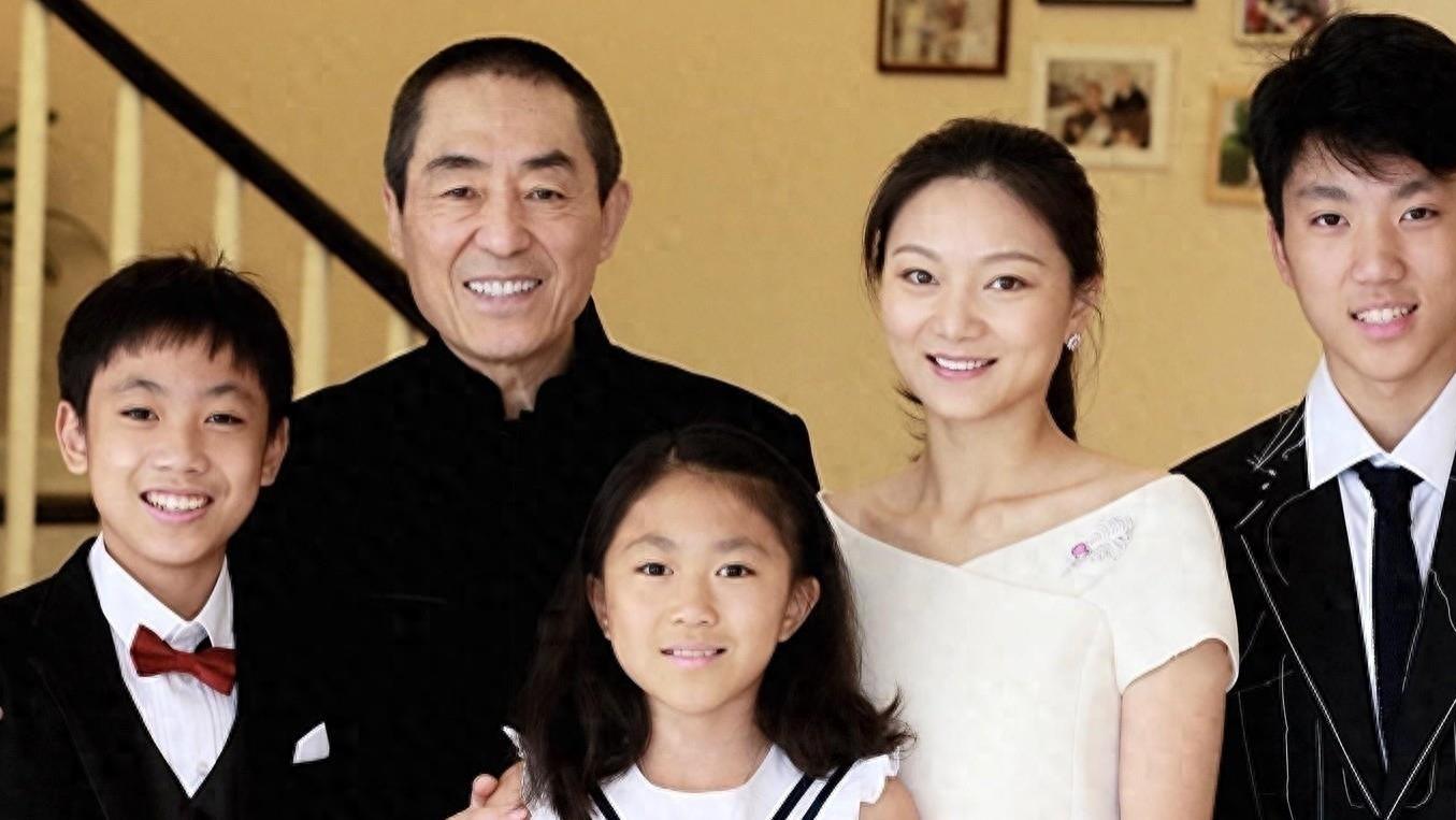 73岁张艺谋与41岁陈婷终于离婚，被压榨20年，陈婷也终于想开了！