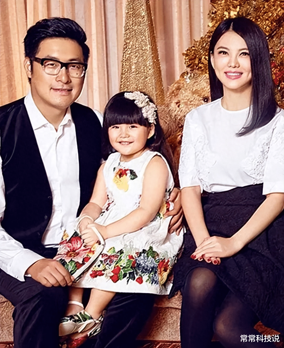 李湘宣布巨变!退休后定居英国,500亿资产和70套北京房产成焦点