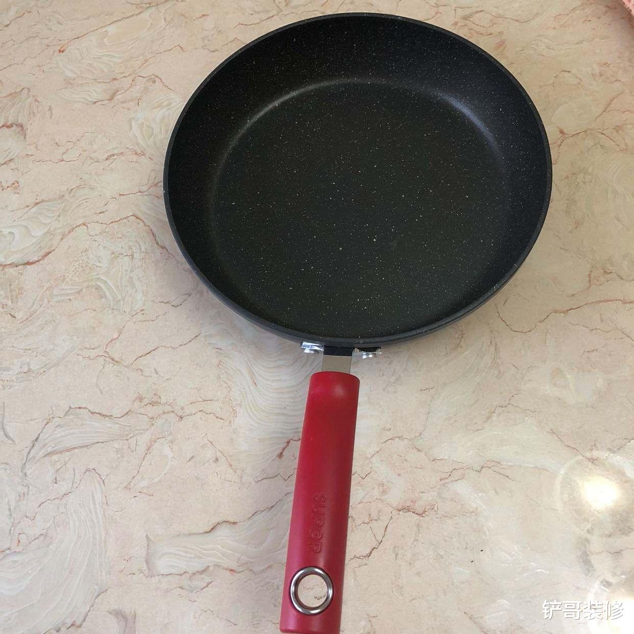 炒菜时,用铁锅好还是不粘锅好?换过2次,跟大家说说真心话