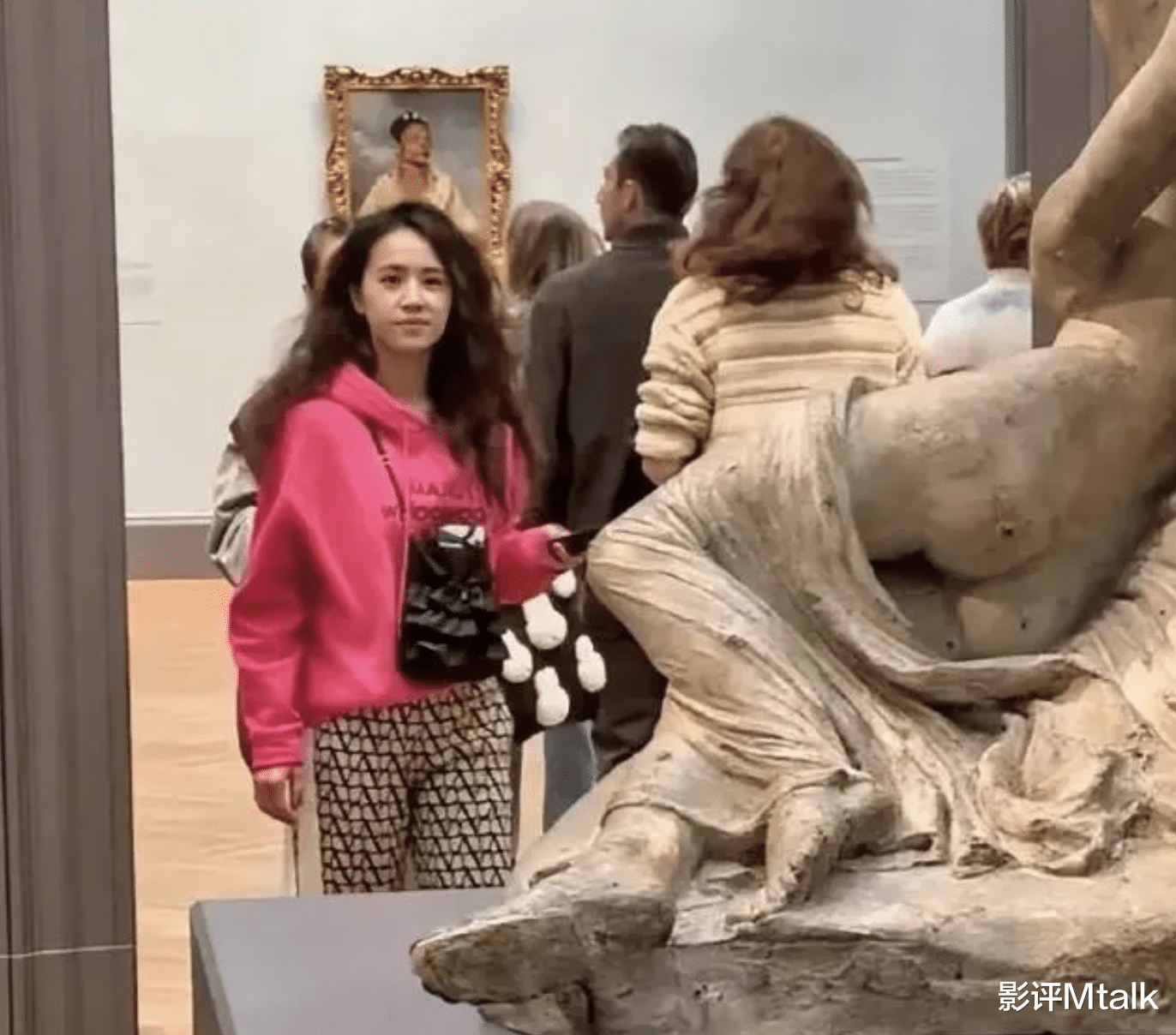 蔡依林新发型一言难尽,看起来乱蓬蓬的,还发质不好的样子!