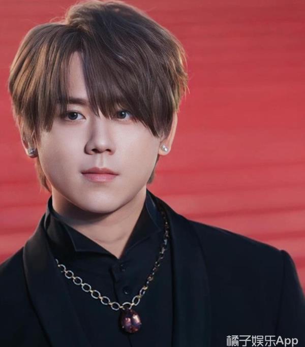 姜涛|香港审美严重降级?港娱顶流被误认工作人员,只能活在精修里?