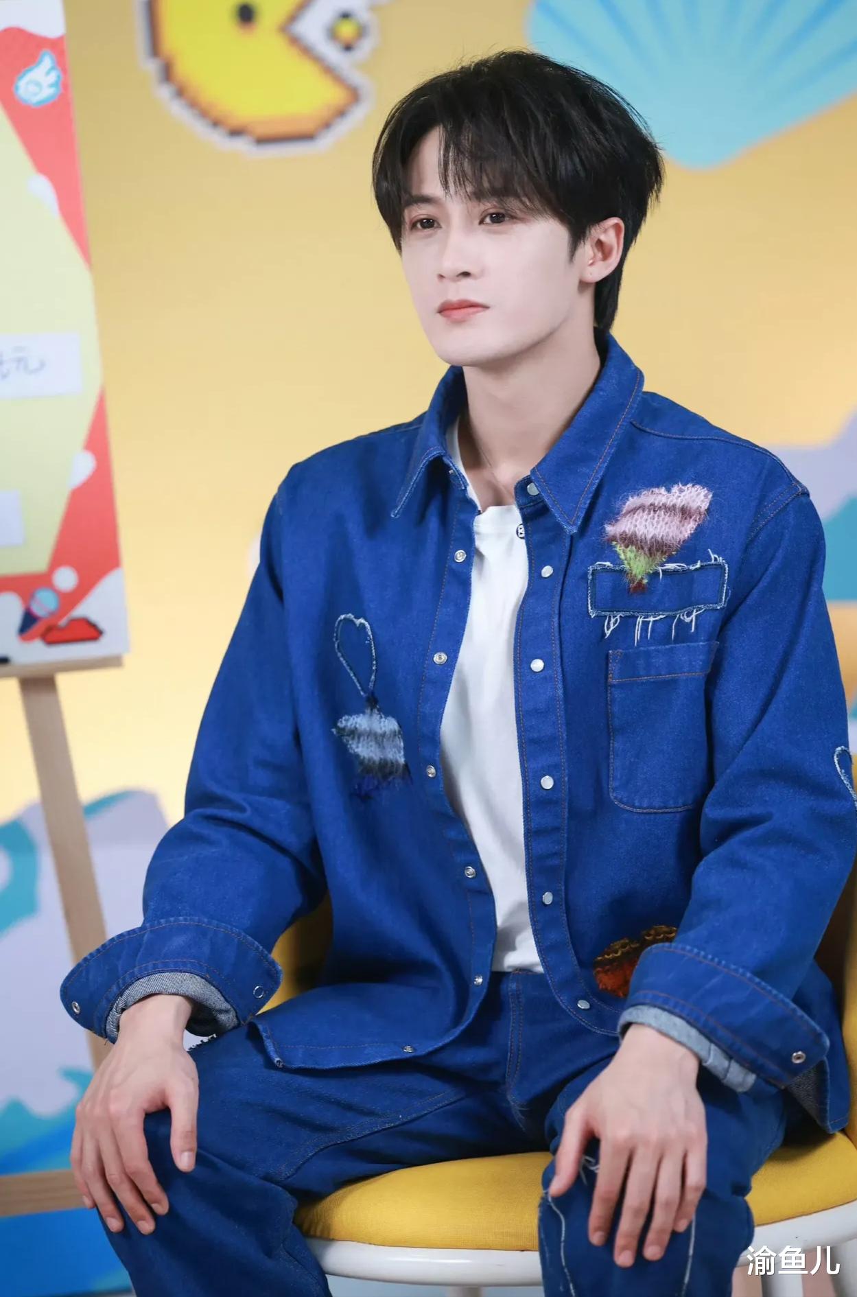 檀健次做客李佳琦直播间,两人般配合作,气氛热烈有趣