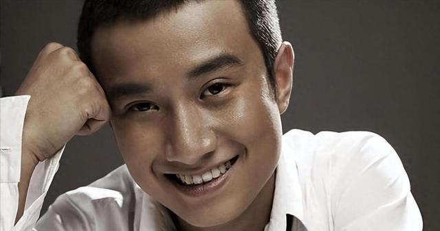 39岁文章最新照片被曝光!脸发腮严重,眼神木讷无神,状态不佳!