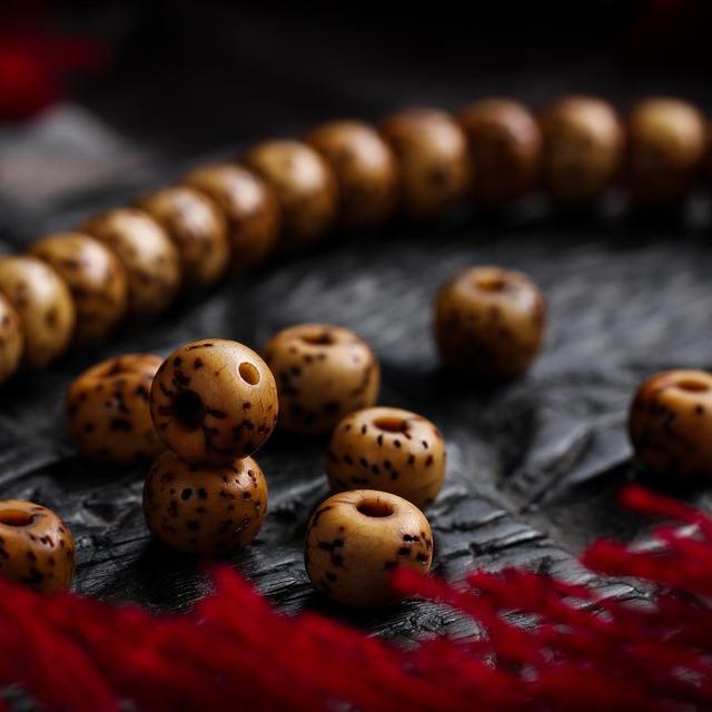 文玩|文玩小白,就想随便戴戴,应该选择什么文玩手串?