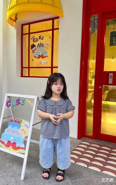 1米2网红与1米8小鲜肉姐弟恋爆火,频繁秀恩爱,网友担心她怀孕