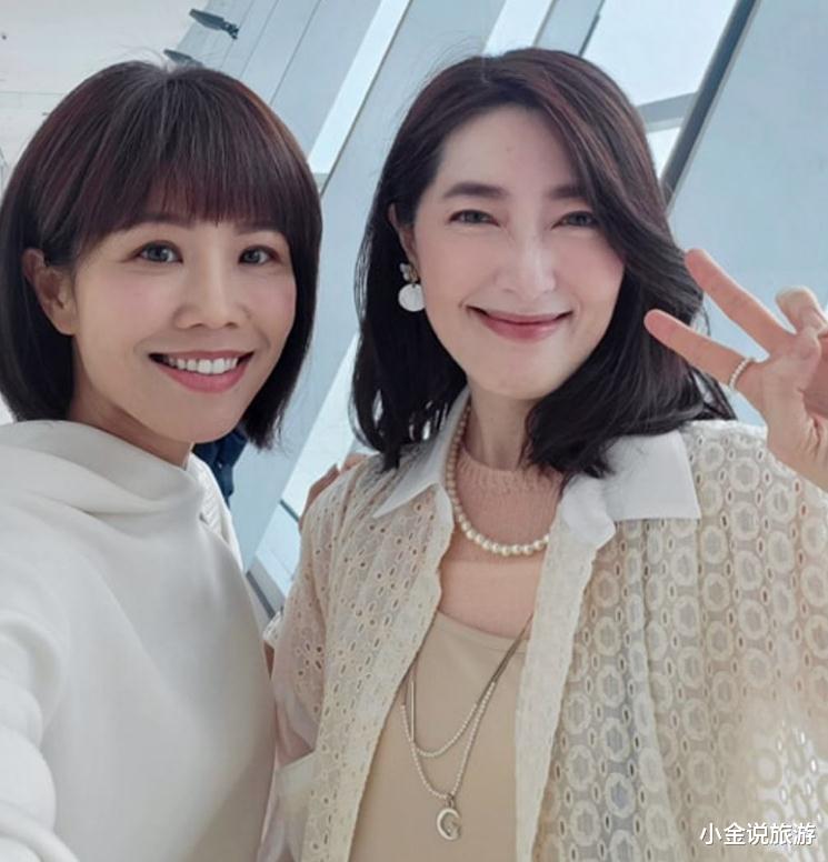 杨思敏|47岁杨思敏露面,美貌依然出众