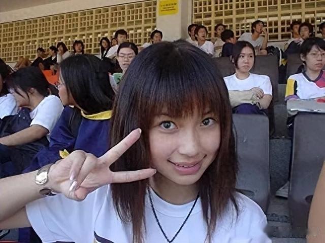 看到当红艺人“判若两人”旧照，才明白资本造星的力度，有多强！