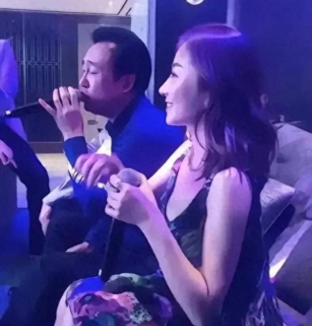 被曝曾陪许家印在KTV应酬,恒大歌舞团女团长白珊珊引发关注!