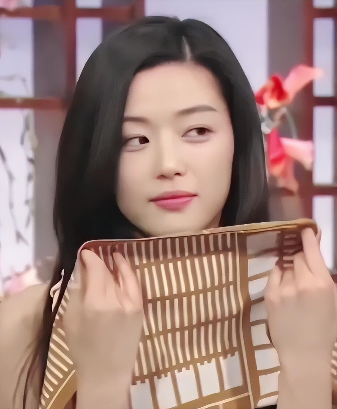 全智贤婚后首度曝光夫妻正面合影,丈夫外形堪比明星,实力宠妻