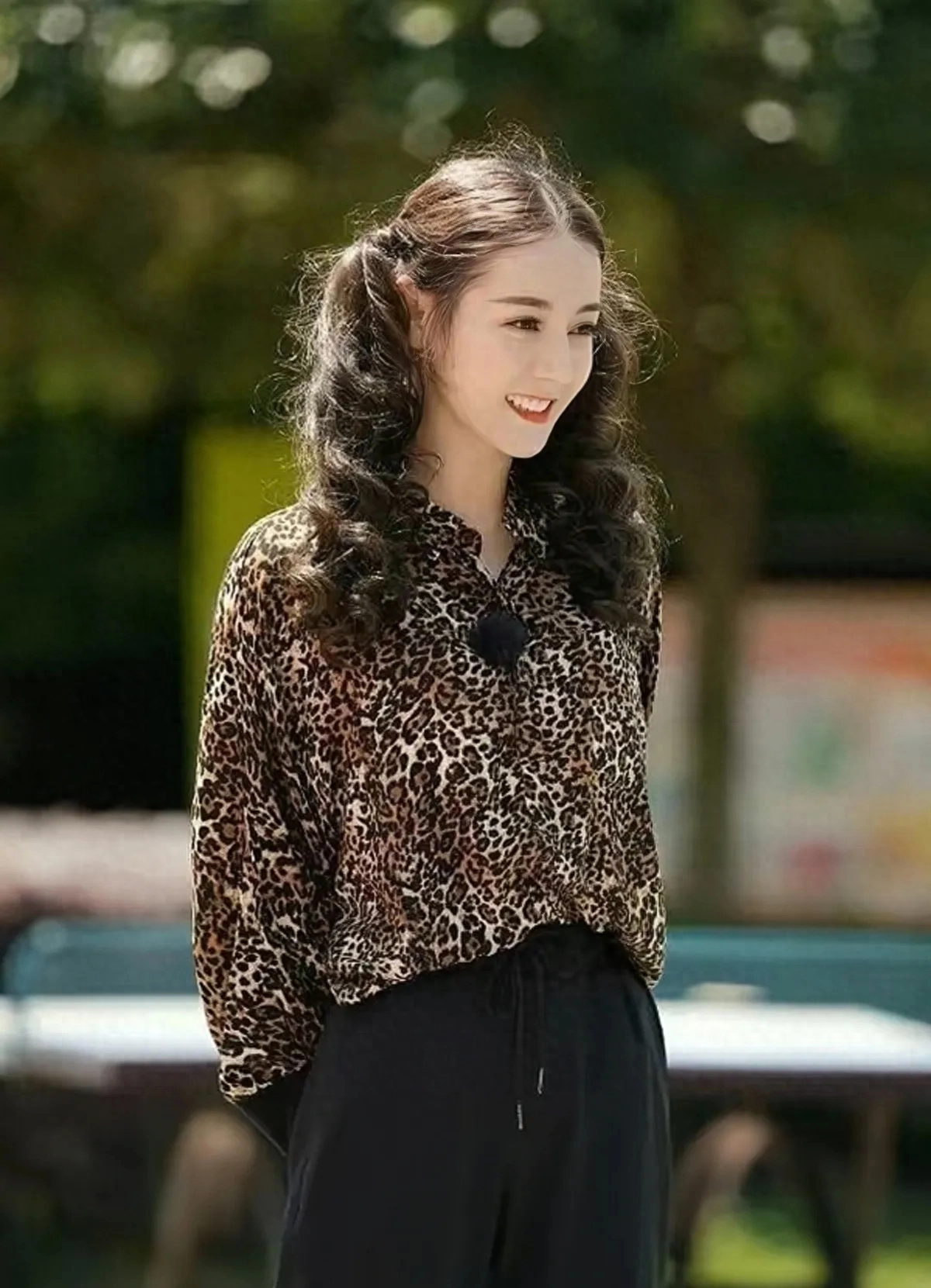 彭丹的双马尾造型最为清纯，堪称最美村姑