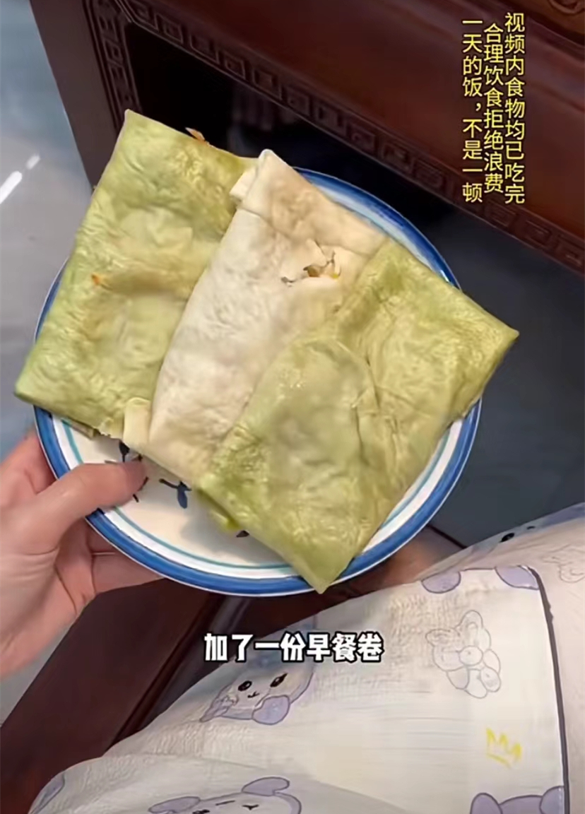 馒头|百万美食博主滑稽翻车！一顿吃了7个壮汉一天的量，一口一饼空嚼