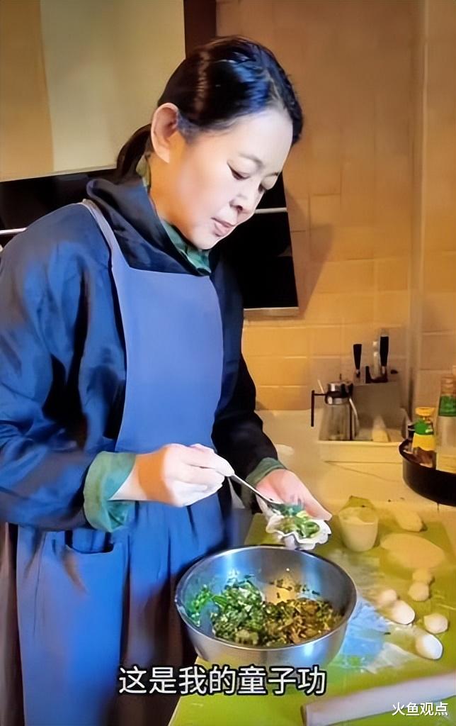 倪萍为蔡磊夫妇亲手包冬至饺子，虽然露馅了，但是爱心满分！