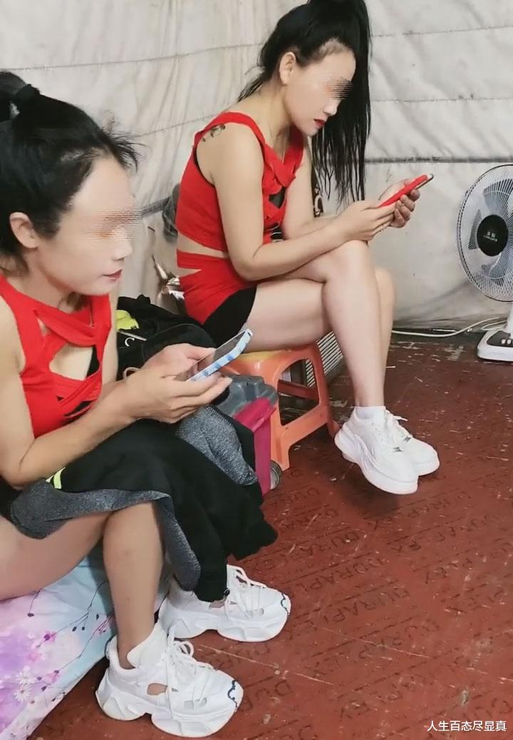 女子从事特殊职业不敢露脸，前辈不以为意：一次赚300不比打工强