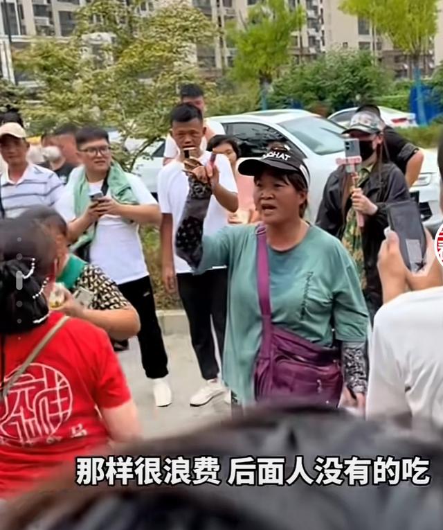 |“10元35个菜”走红还不到一周，就经营不下去了，扰了谁的饭碗？