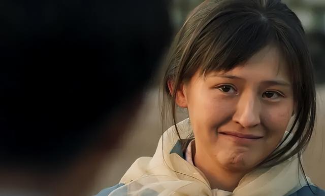 李沁|《人生之路》:黑瘦干瘪却要演“村花”,谁的审美出了问题?