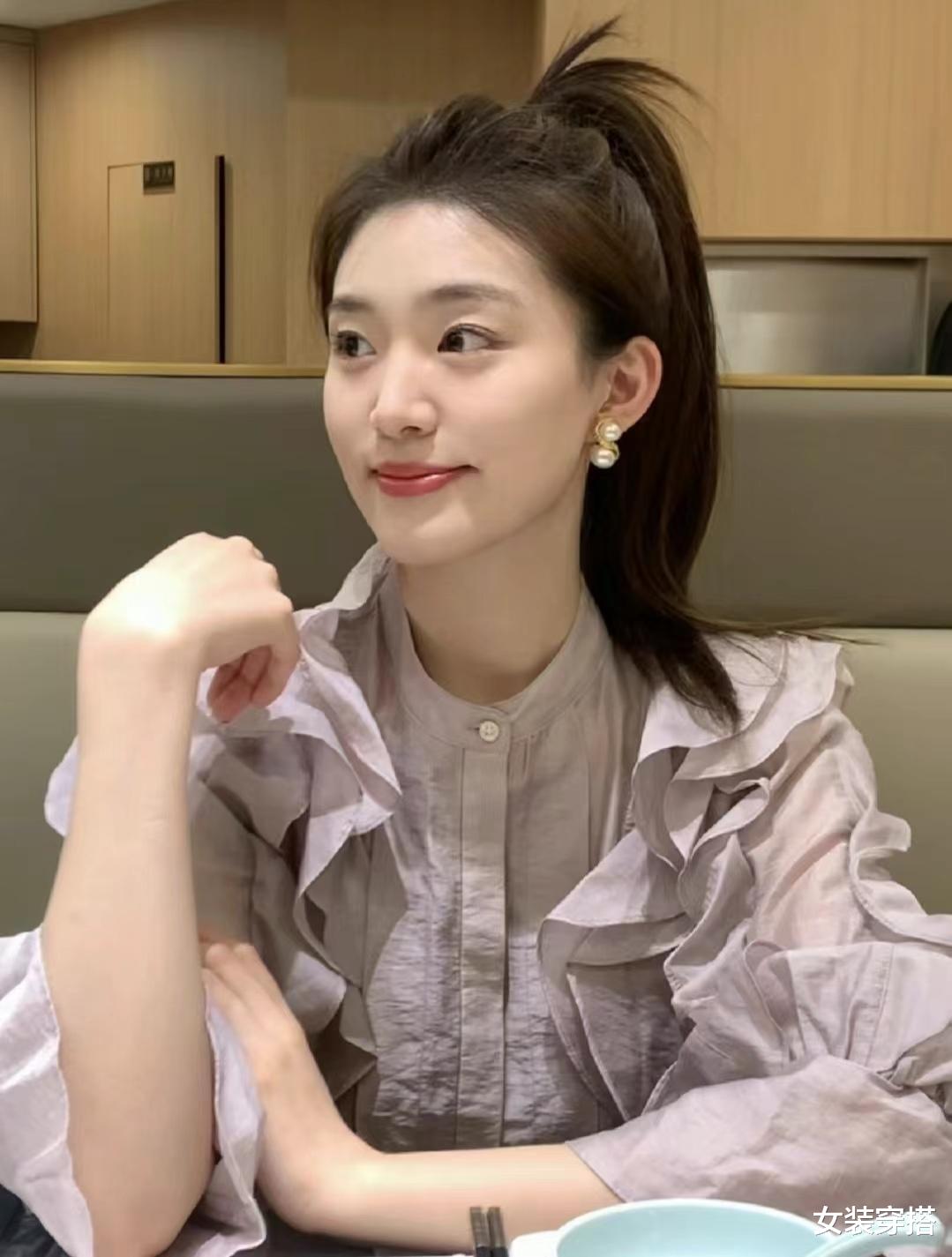 女人过了50岁，不知道留什么发型？建议试试这5款，优雅气质又减龄