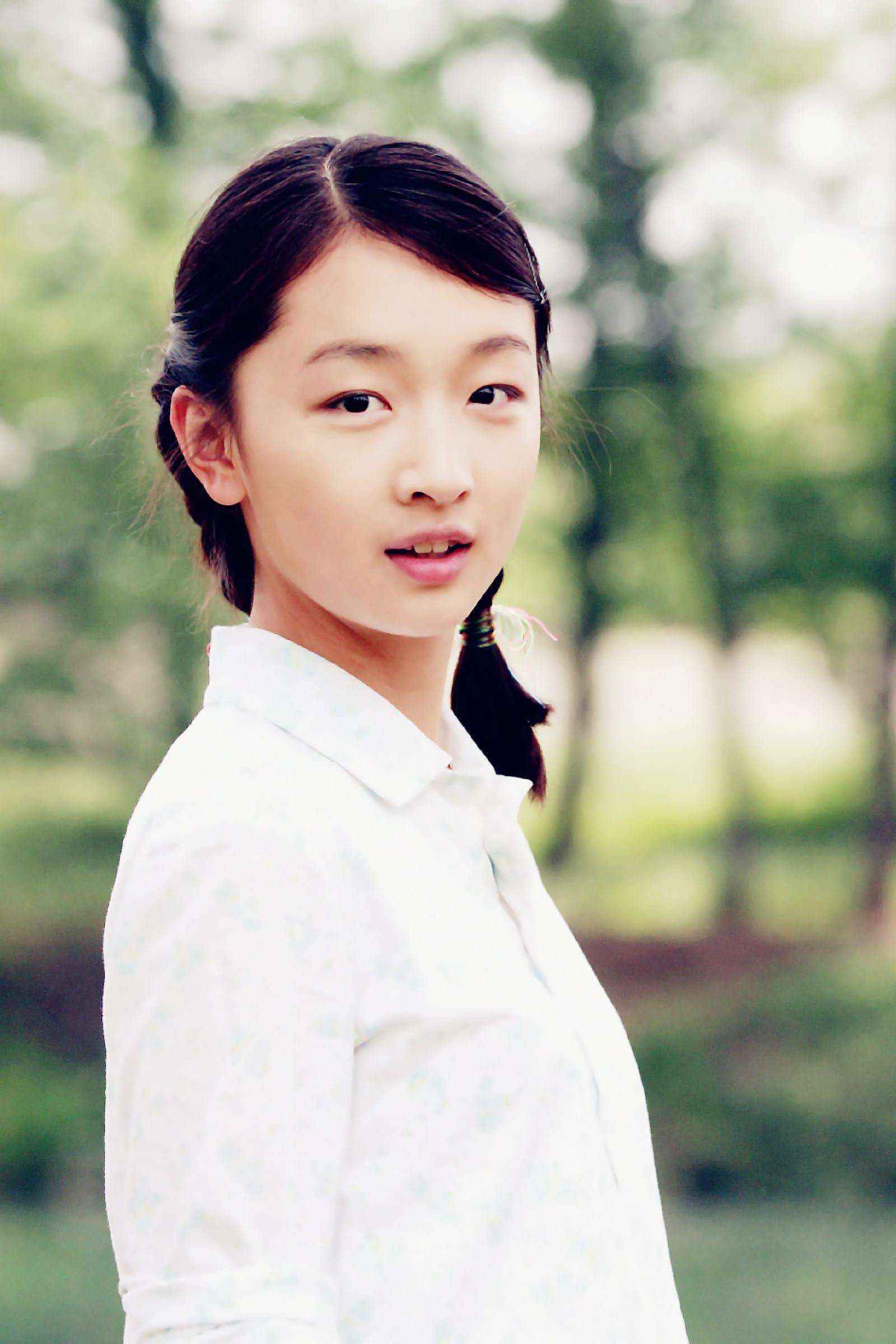 31岁周冬雨五官大变认不出！化妆后越来越美，与刚出道时判若两人