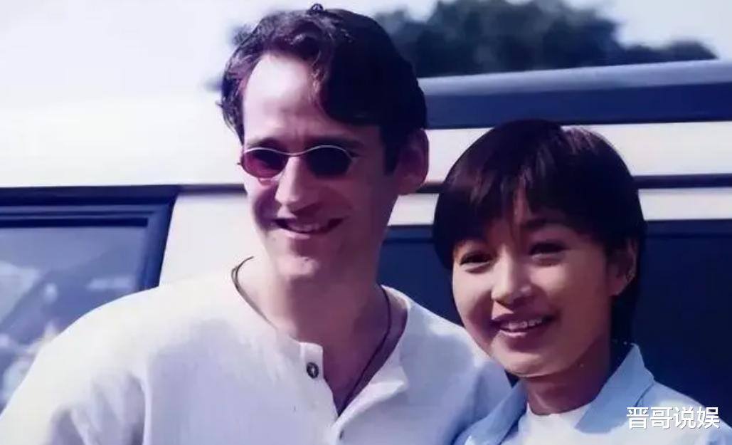 她被誉为最美郭襄,爆红却患精神病,嫁给外国人,50多岁住在山上