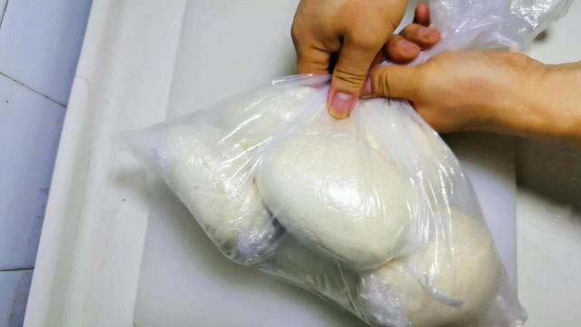 馒头放冰箱超过3天,会滋生黄曲霉毒素,易致癌?医生说出大实话