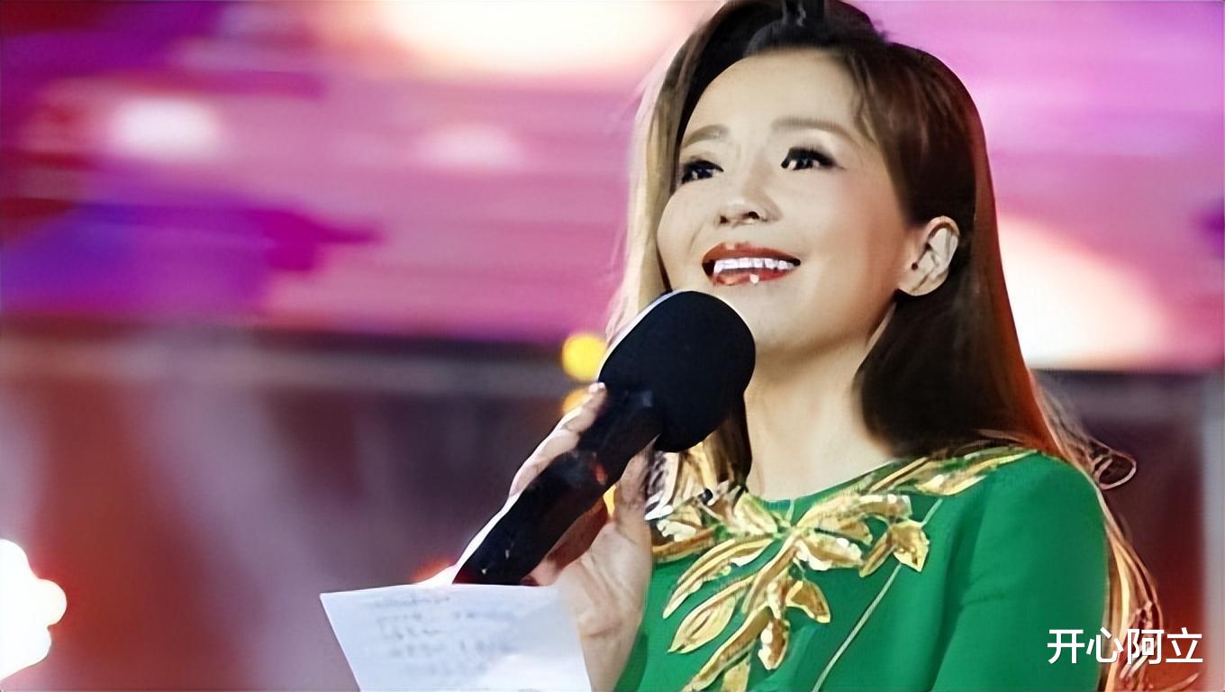 央视一姐朱迅的消失,是整个主持界的悲哀和损失