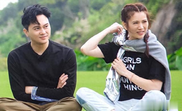 张智霖评论区沦陷:无爱的婚姻真可怕,自爆不用避孕套,1年吻1次