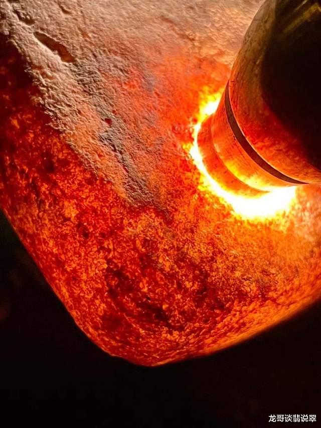 翡翠|龙哥说翡翠:擦口发黑,或者断口发黑,就一定是种老的表现吗?