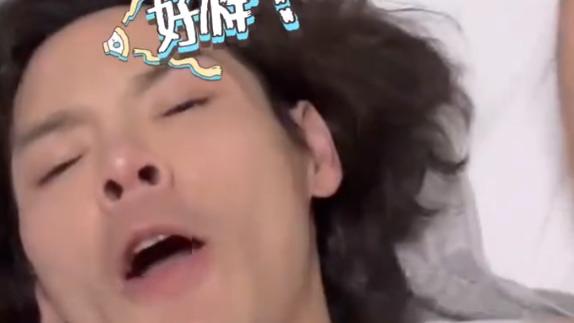 向佐晒带娃日常，被女儿打仍满脸幸福，Cora一口台湾腔气场却好强