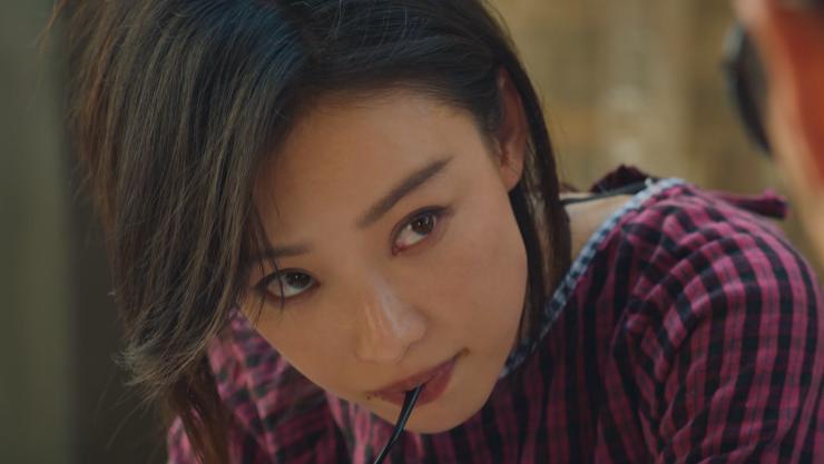 低胸衣、露大腿，《西出玉门》的“摸金校尉”颠覆了网友们的认知