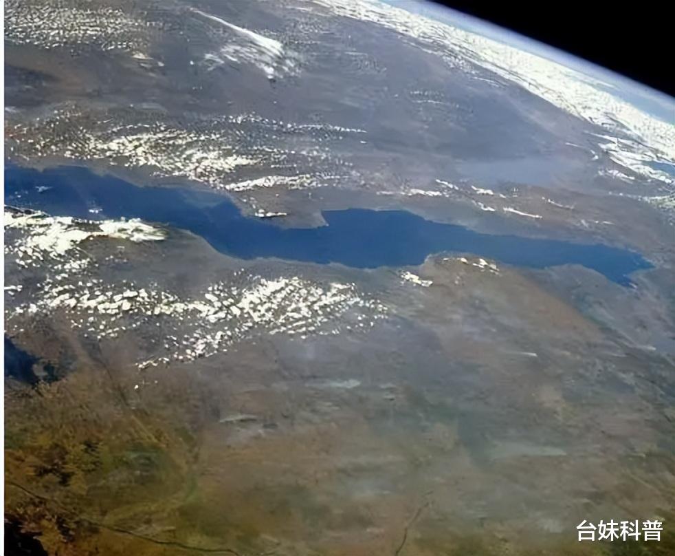 青海湖|这两个湖泊水量超贝加尔，堪比15个渤海，是青海湖的40倍