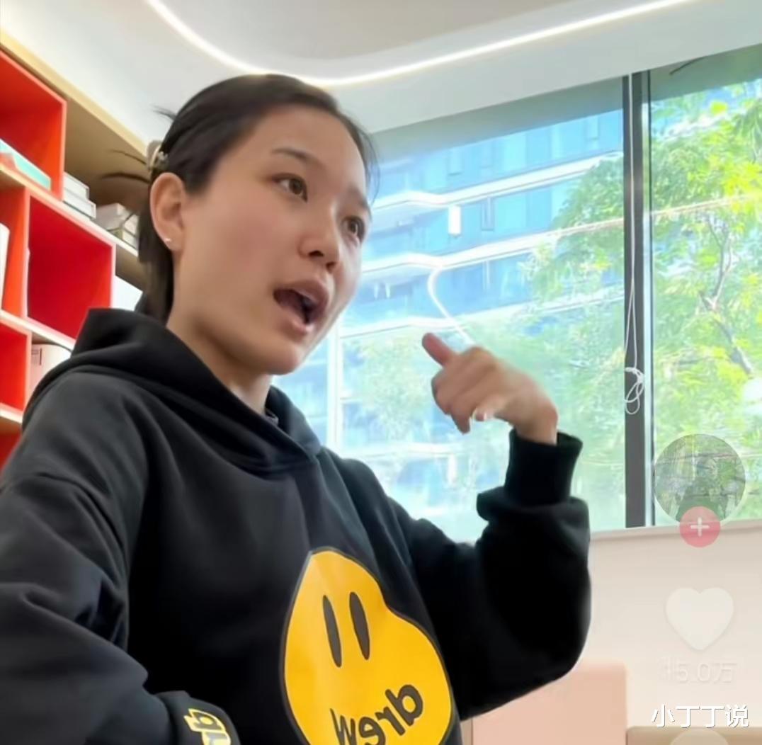 原创|黄老师生活照流出,我大概知道为什么火的是她而不是桃子老师了