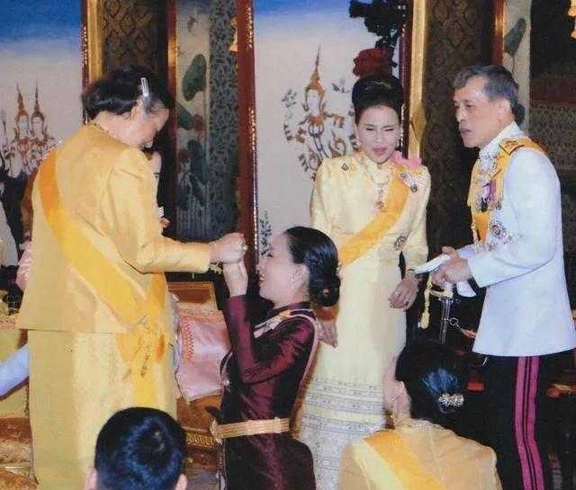 再也没有|想要做回自己的帕查拉公主,恐怕再也没有机会了