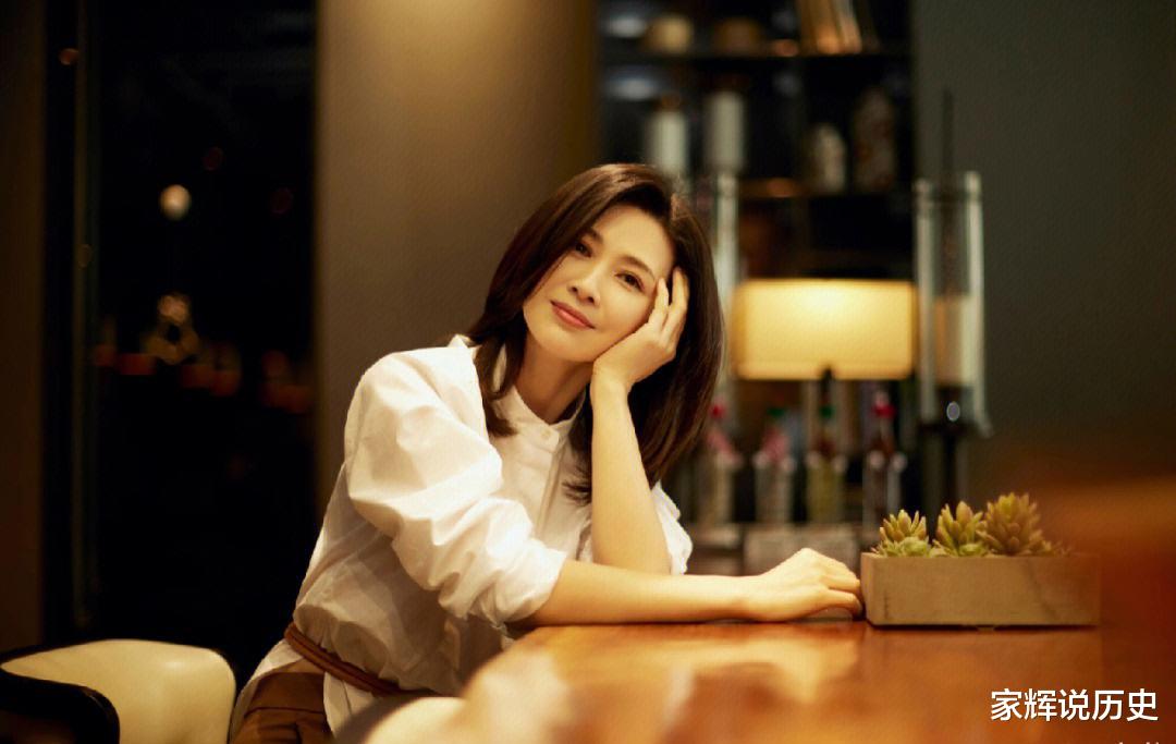 《亮剑》播出18年后,护士“田雨”大变样,背负巨额债务复出还债